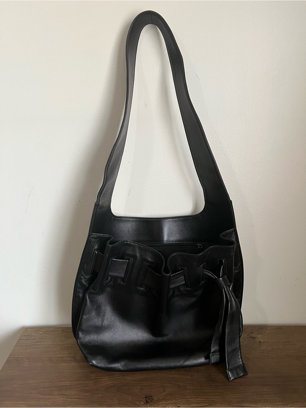 Rare Gucci Black Leather Single Strap Drawstring Shoulder Bag